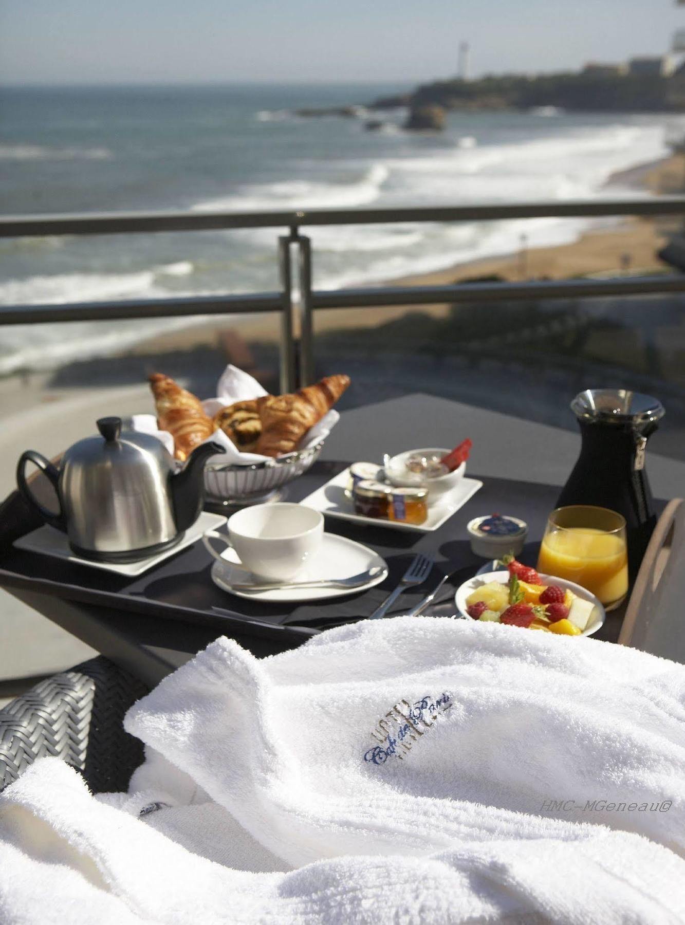 Le Cafe De Paris Hotel
